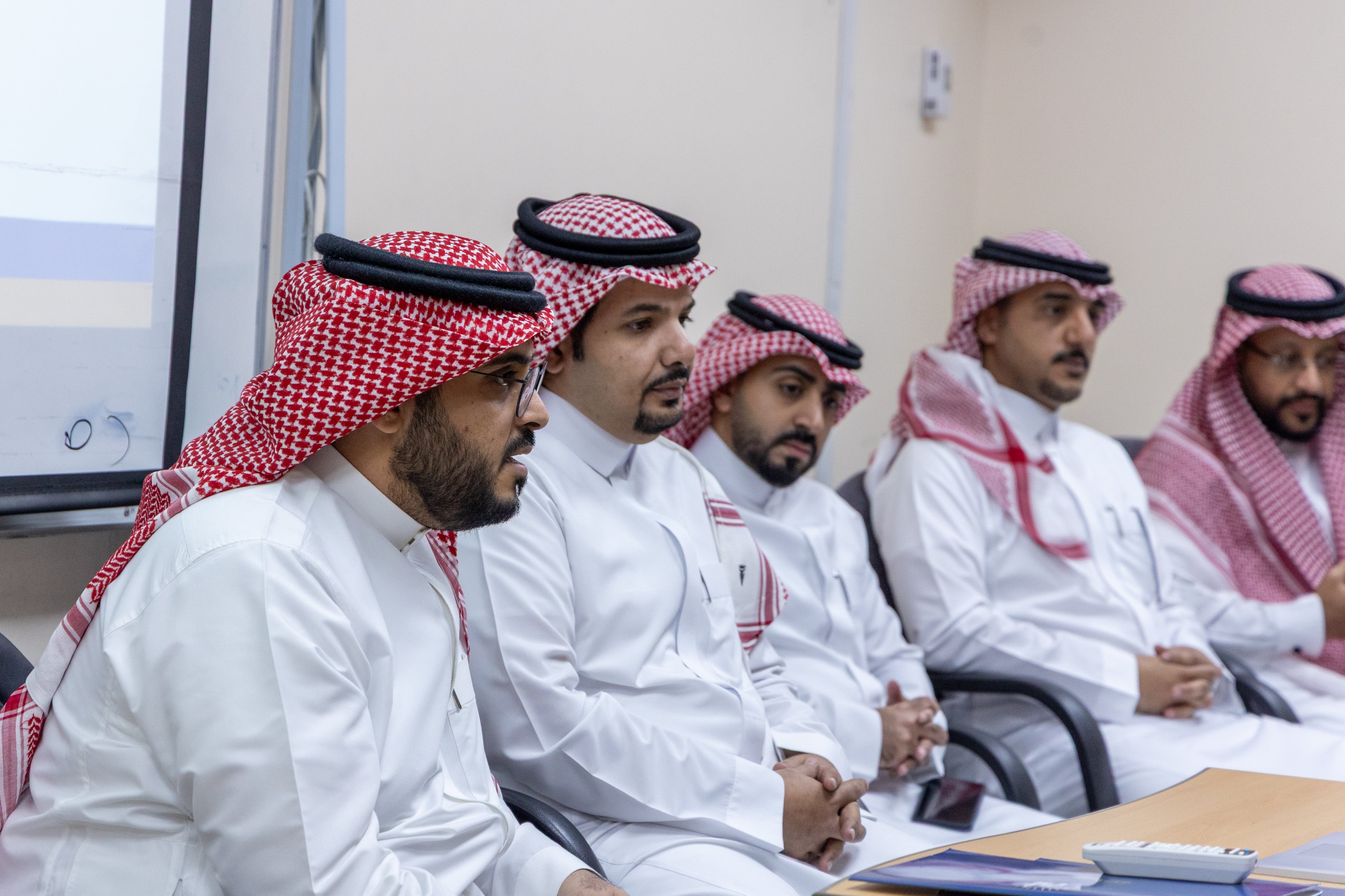 بالتعاون مع وحدة التوعية الفكرية اختتمت كلية الحاسب الآلي مسابقة طلابية في التوعية الفكرية وتكريم الفائزين